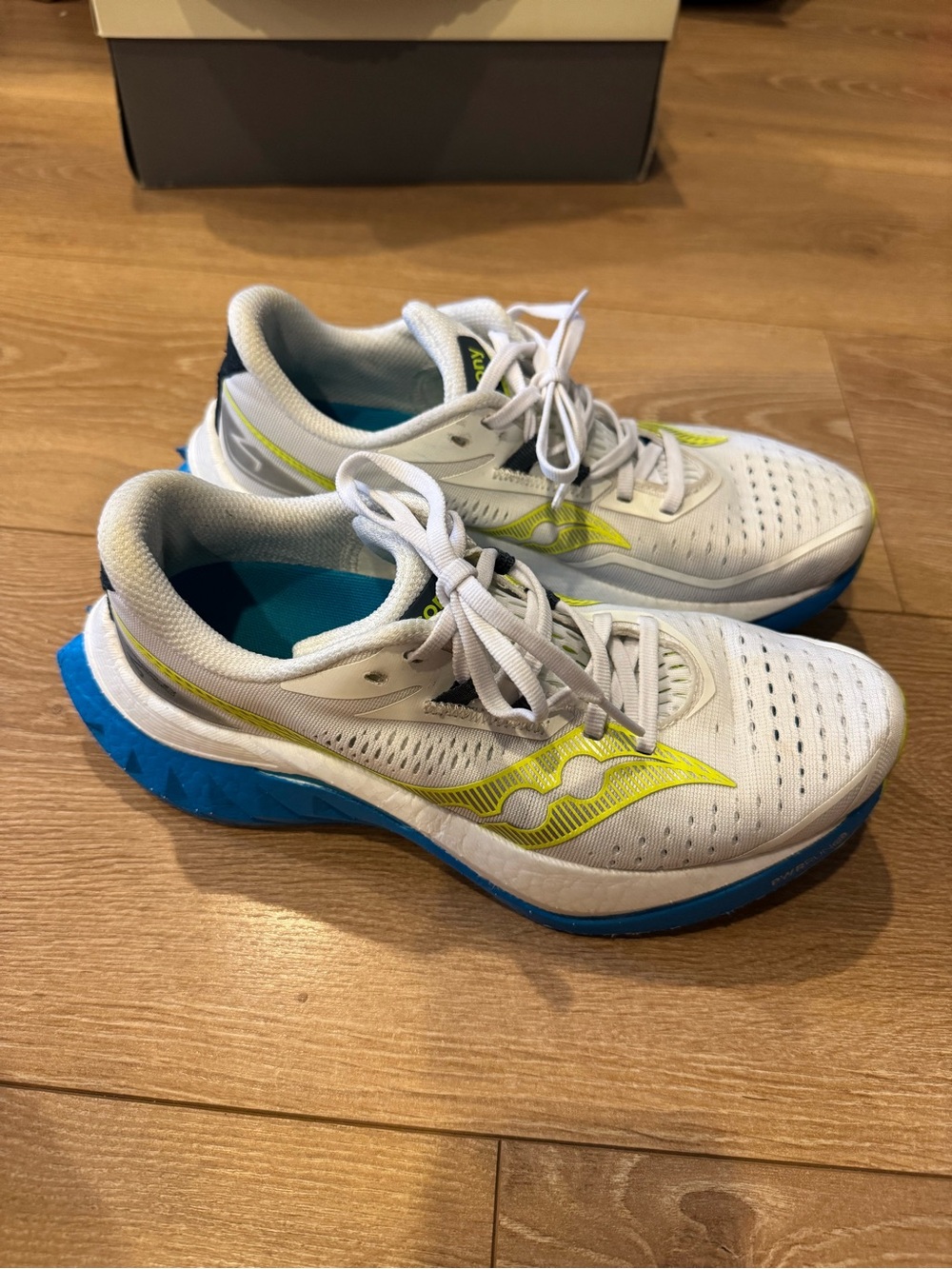 Saucony endorphin speed 4 women’s White, Blue and Lime Running Sneakers